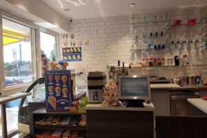 Eiscafe in unmittelbarer Nähe von Schulen, Kleingartenvereinen und einem Park abzugeben – Foto 4