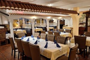 Restaurant in klassisch griechischem Stil – Foto 2