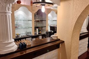 Restaurant in klassisch griechischem Stil – Foto 3