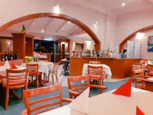 Café-Restaurant mit Mosel-Terrasse – Foto 2