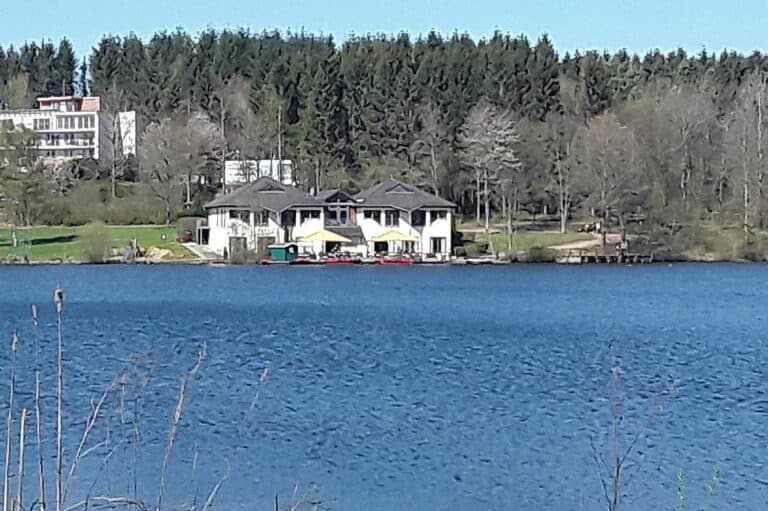 See-Restaurant mit 2 Bankettsälen und schöner Seeterrasse