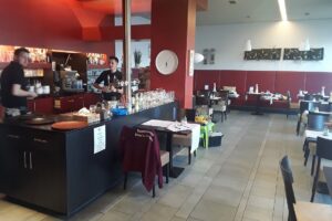 See-Restaurant mit 2 Bankettsälen und schöner Seeterrasse – Foto 3