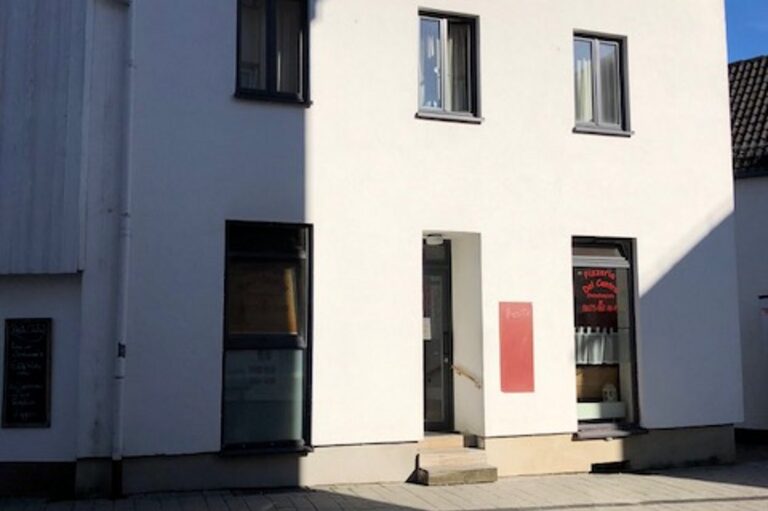 Kleine ehemalige Pizzeria mit Außenbereich in Kronberg-Oberhöchstadt
