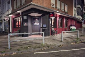 Kultige Eckkneipe mit großer Fläche und Geschichte