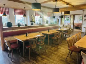 Gastronomiebetrieb / Vereinsgaststätte mit großem Außenbereich, Spielplatz & Eventflächen – Foto 2