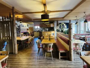 Gastronomiebetrieb / Vereinsgaststätte mit großem Außenbereich, Spielplatz & Eventflächen – Foto 5