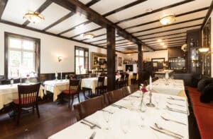 Hotel mit Restaurant und großer Außenterrasse – Foto 4