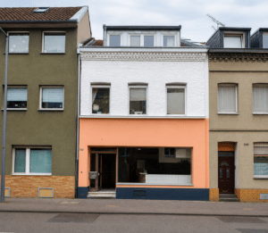 26002 - Leerstehender Imbiss mit großer Schaufensterfront und vielseitiger Nutzung