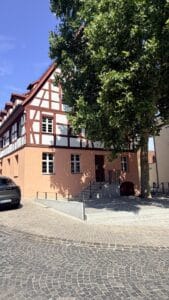Im Herzen von Schwabach: Aufwändig restauriertes Fachwerkhaus mit toller Gastronomie – Foto 3