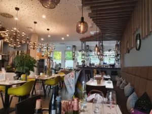 Moderne Gastronomiefläche in den Bäckerschen Höfen – Foto 2