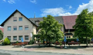 Fränkischer Traditionsgasthof mit Biergarten und Hotelzimmern