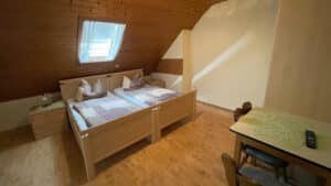 Fränkischer Traditionsgasthof mit Biergarten und Hotelzimmern – Foto 3
