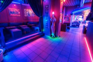 Notverkauf 1A Lage Shisha bar (Restaurant) mit Imbiss nahezu U-Bahn Oranienburger Tor mit Livemusik in Chausseestr. 11, Nutzfläche ca.445 m² Nettomiete 8000€ 10115 Berlin-Mitte – Foto 3