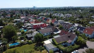 KEINE Erbbaupacht! Halle/ Rosengarten: Verkehrsgünstige Doppelhaushälfte mit EBK, Garage und eigenem Grundstück – Foto 5