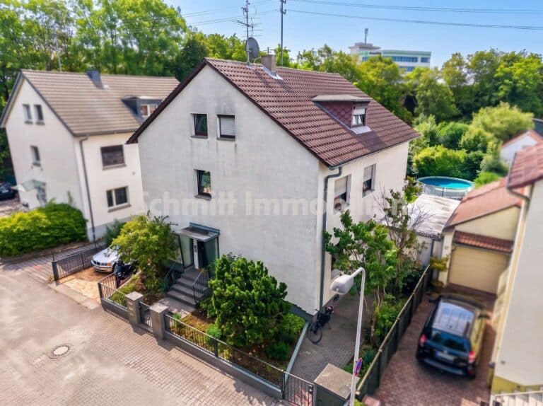 Freistehendes Dreifamilienhaus (Erbpacht) in F-Goldstein. EG wird frei, OG + DG vermietet