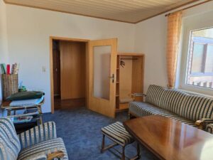 Raumwunder mit Einliegerwohnung, Gästezimmer, Garage und Ackerland zum Verpachten – Foto 5