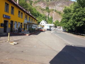 Biete ein Haus in Idar Oberstein zum Verkauf oder Verpachtung an – Foto 3