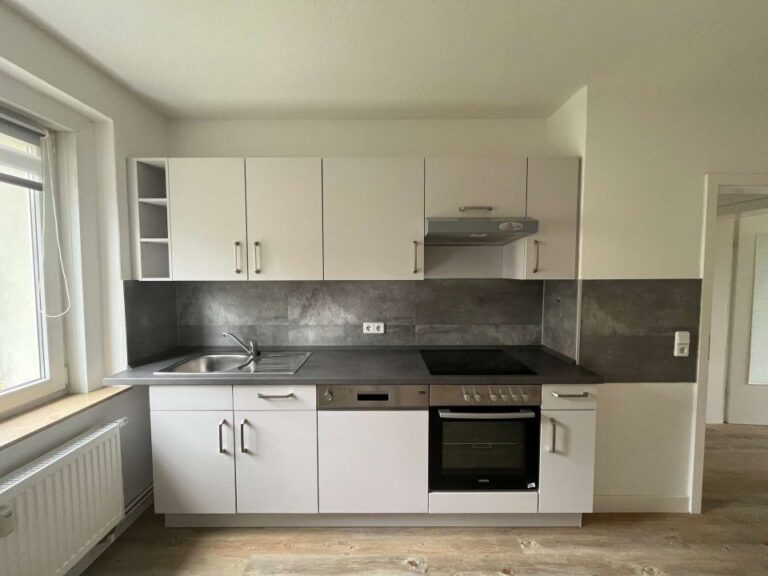 Wohnkomfort im Erdgeschoss – Einbauküche inklusive & Pachtgarten möglich