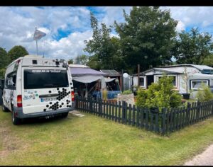 Dauerplatz/Campingplatz mit Wohnwagen LMC aus 2007 auf Pachtgr. – Foto 3