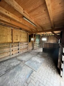 Offenstall mit ca. 1,5 ha Weide zu verpachten, Selbstversorger! – Foto 3