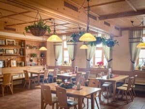 Landgasthof mit Hochzeitssaal, Biergarten und Pächterwohnung in Oberbayern – Foto 3