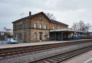 Grundstücksfläche inkl. Kiosk direkt am Bahnhof Burgkunstadt zu verpachten. Anmietung erfolgt im Istzustand. Preis Verhandlungsbasis ! – Foto 2