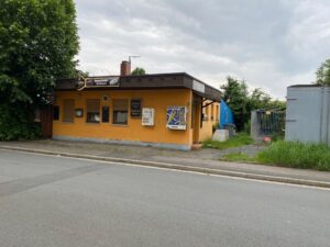 Grundstücksfläche inkl. Kiosk direkt am Bahnhof Burgkunstadt zu verpachten. Anmietung erfolgt im Istzustand. Preis Verhandlungsbasis ! – Foto 4