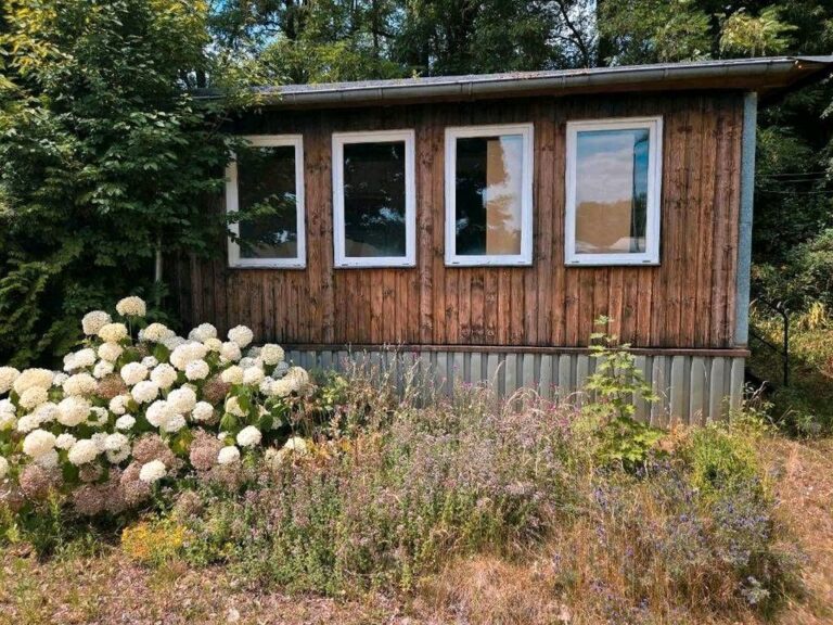 Bungalow auf Campingplatz am See – Seeblick