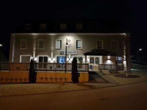 Erfolgreiches Restaurant plus Hotel – 24 Betten, moderne Küche, beste Anbindung - zu verpachten – Foto 3